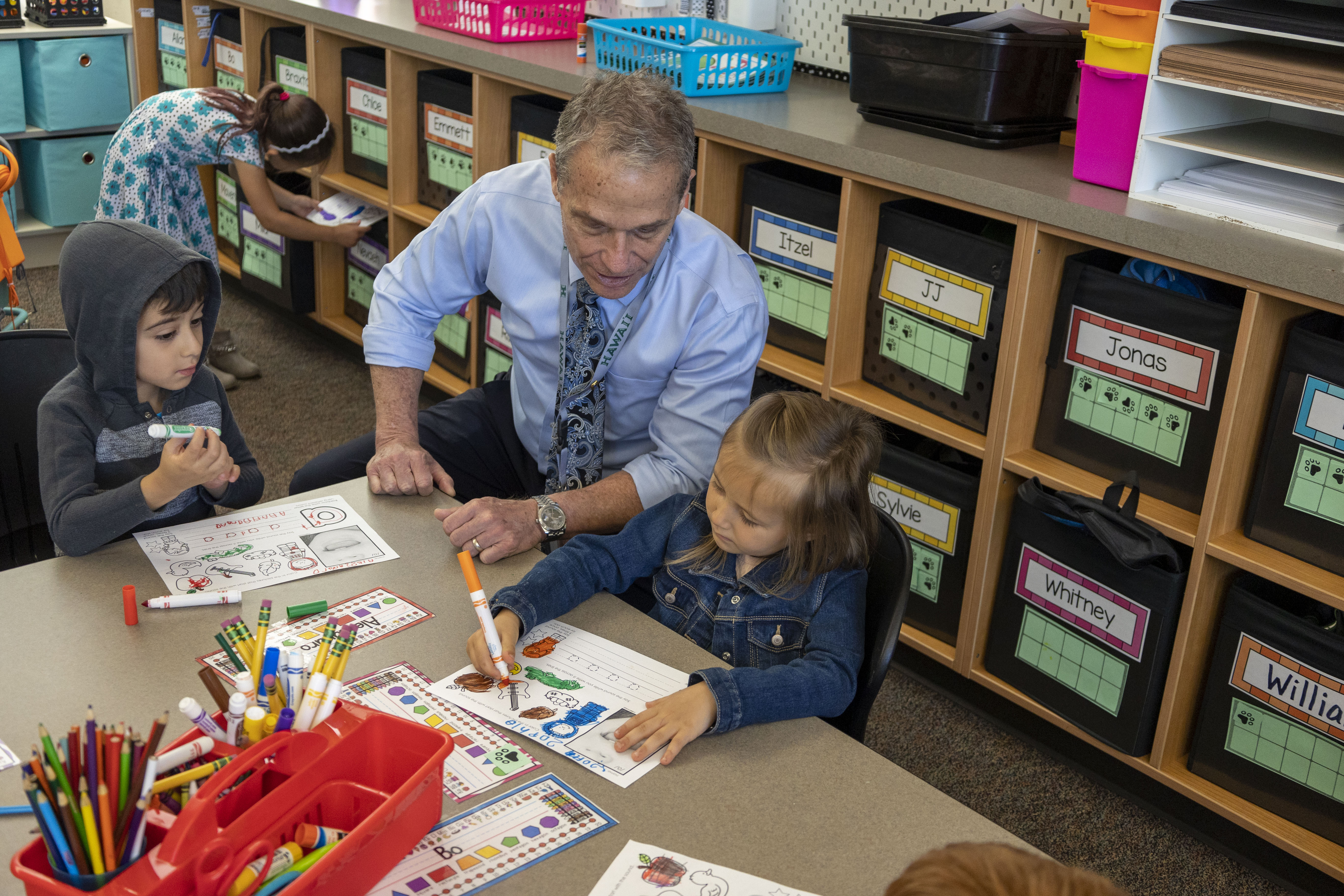 Denny Waters sits down with little kindergartners at their table