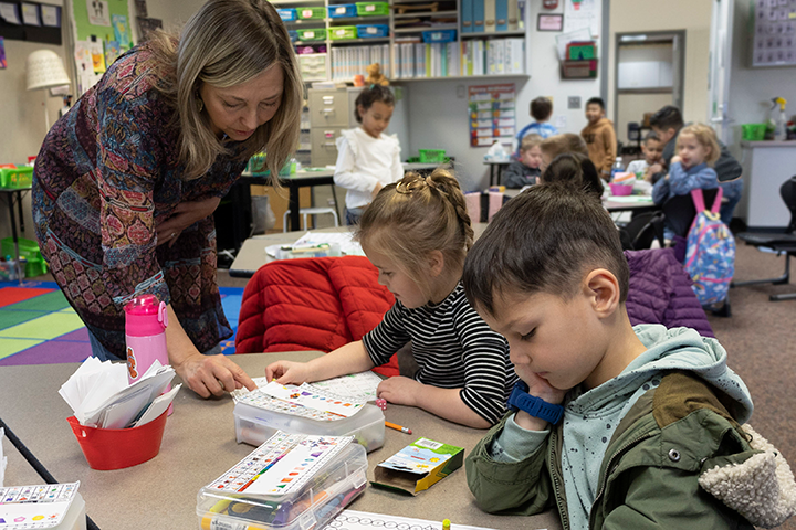 Teacher helps students