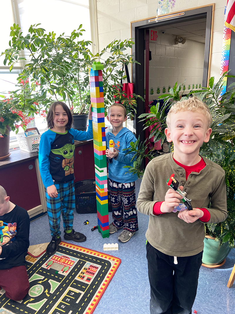 kids stacking blocks