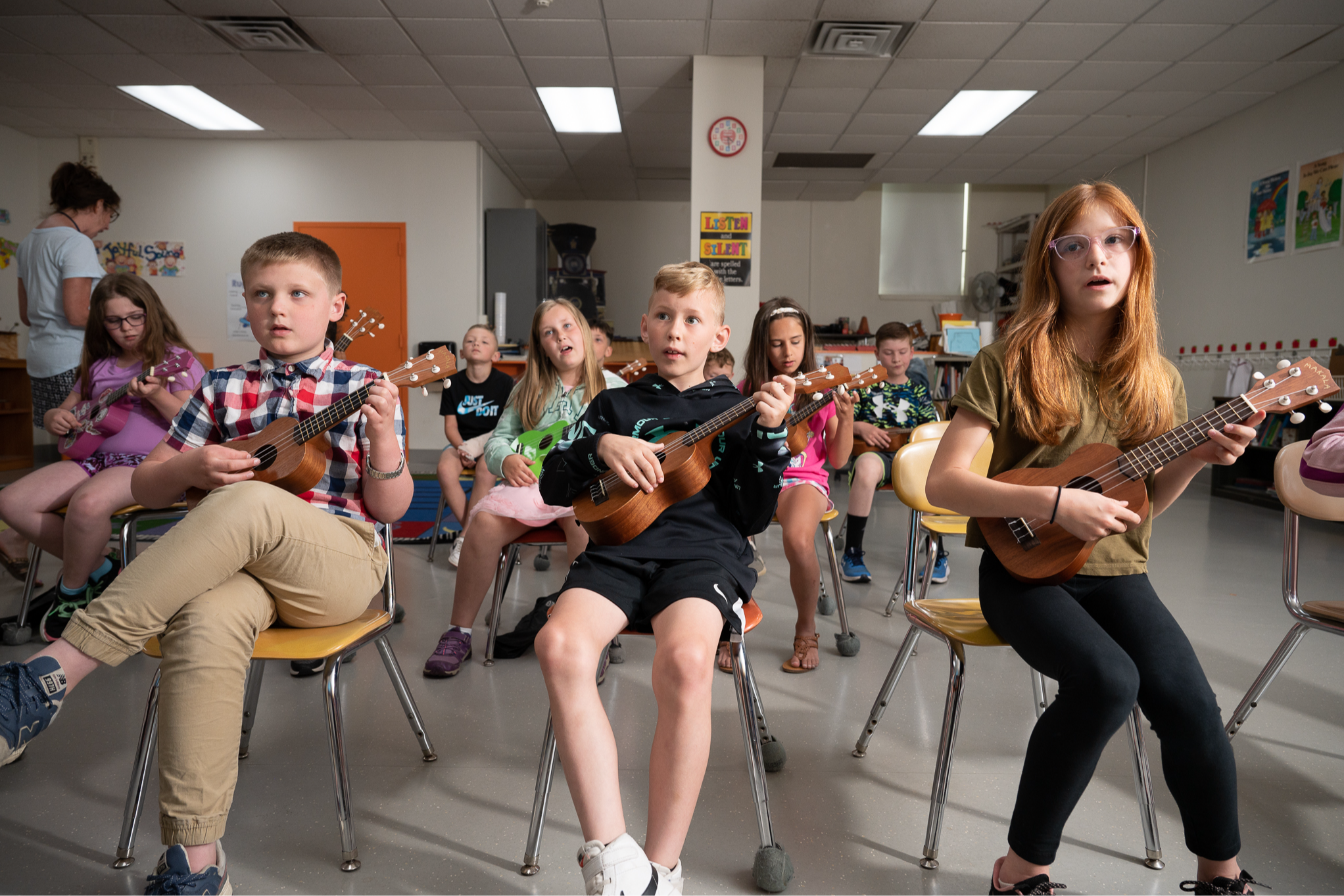 kids playing ukelele