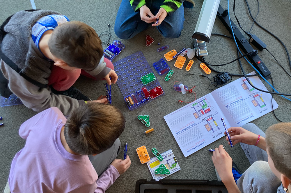 kids working with robotics