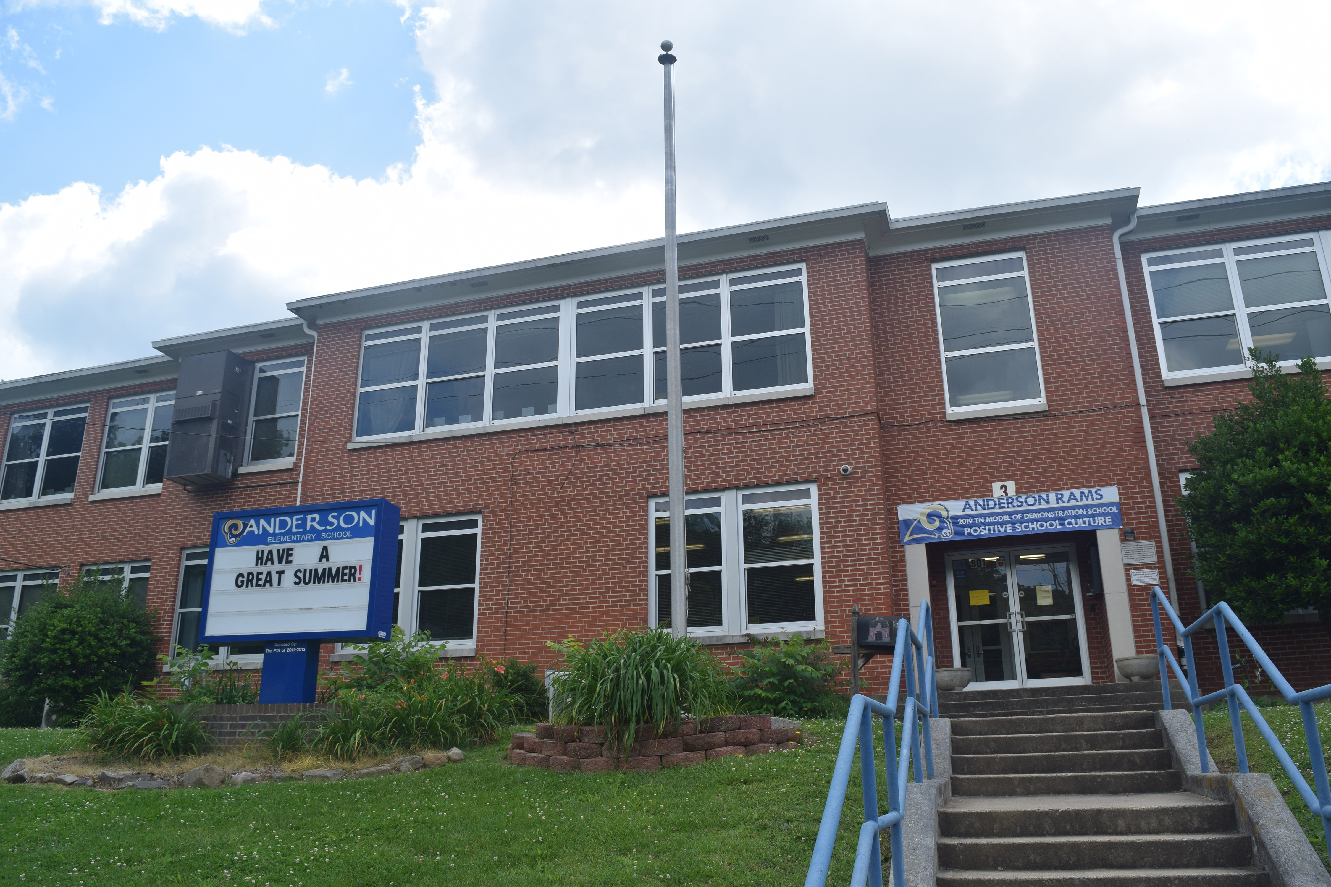 An image of the front of Anderson Elementary School