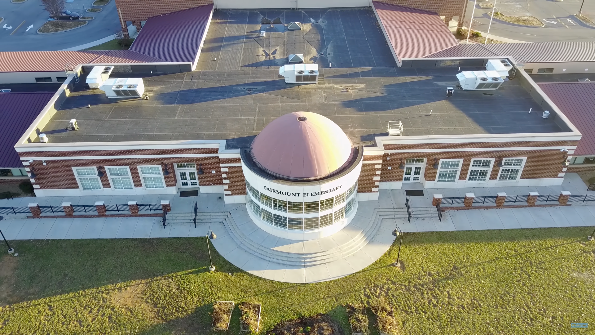 An image of the front of Fairmount Elementary School