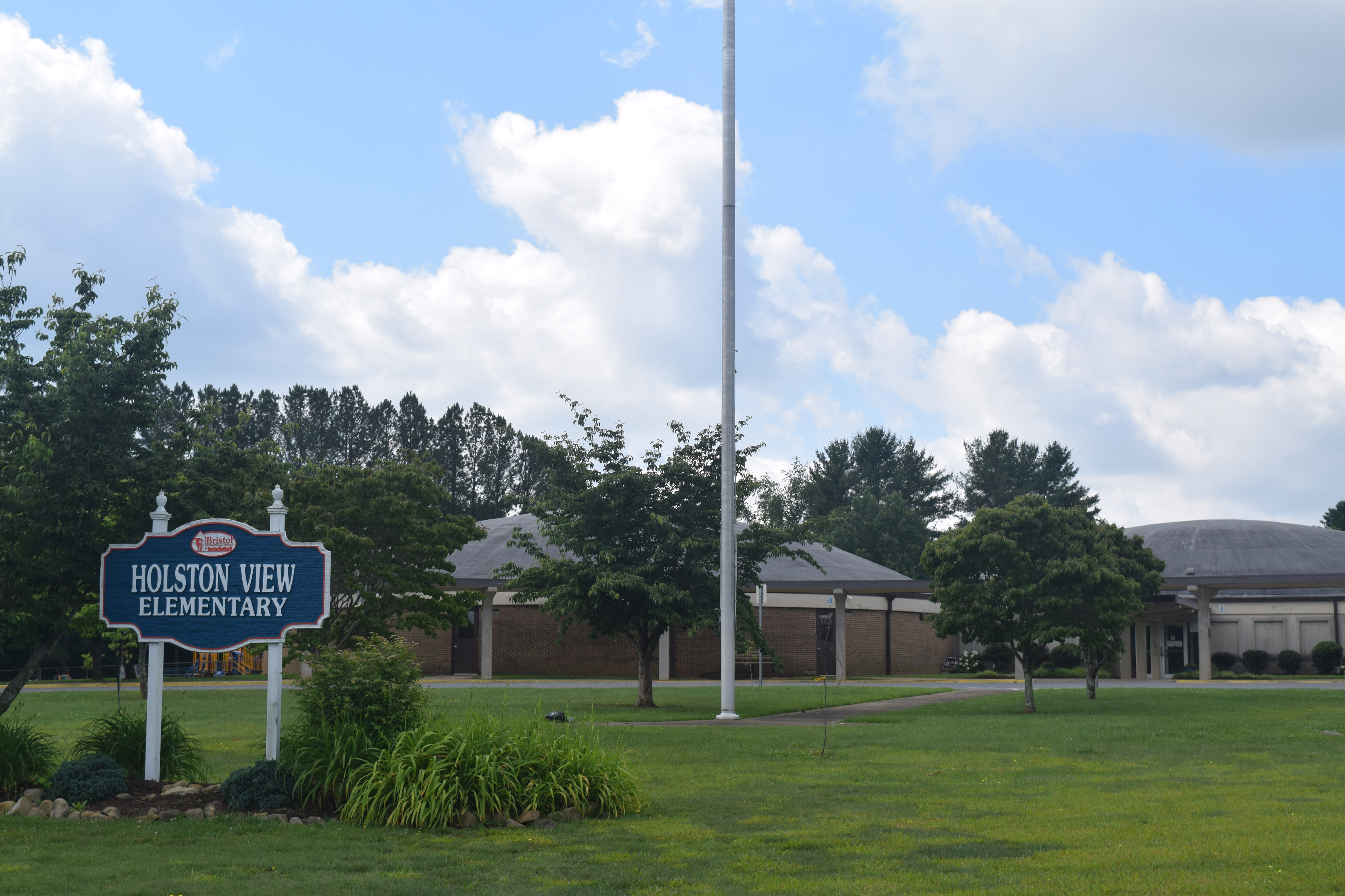 An image of the front of Holston View Elementary School