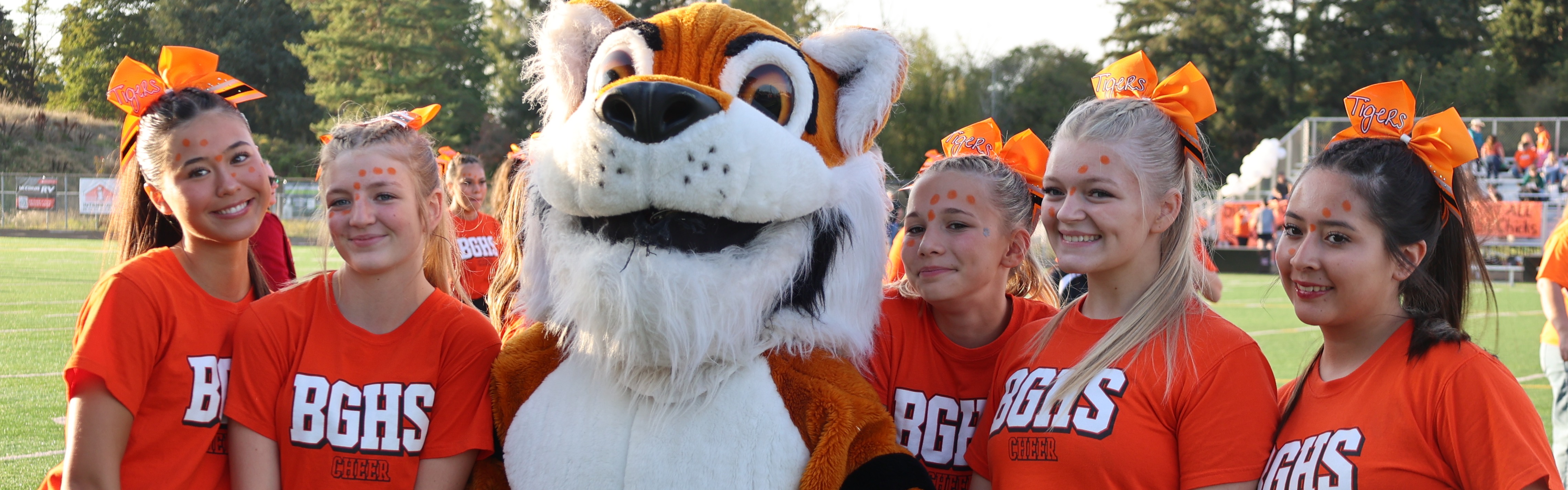 Cheerleaders pose for a photo with the school's mascot