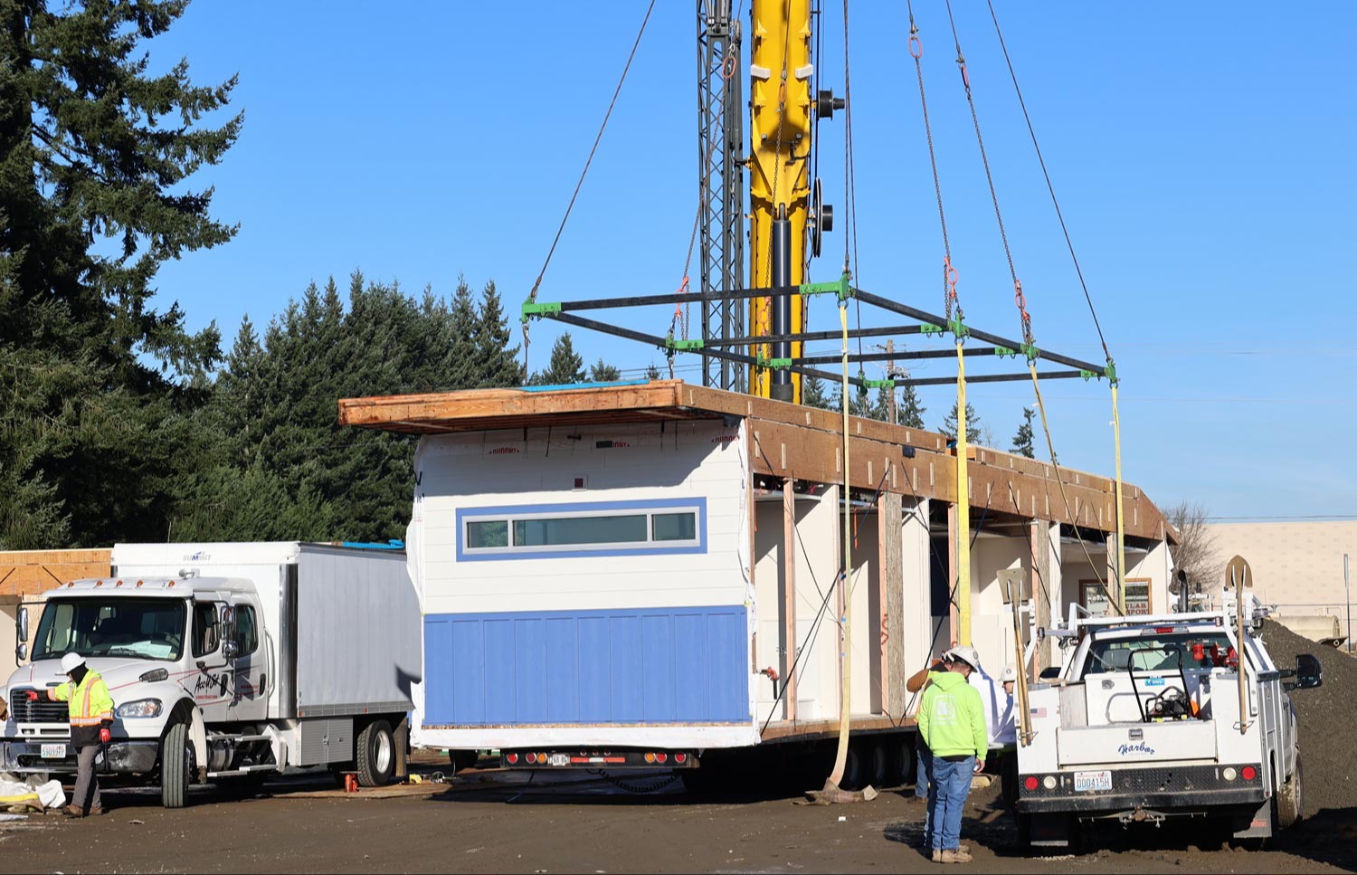 The frame is connected to the crane, lifting up one modular. January, 2026