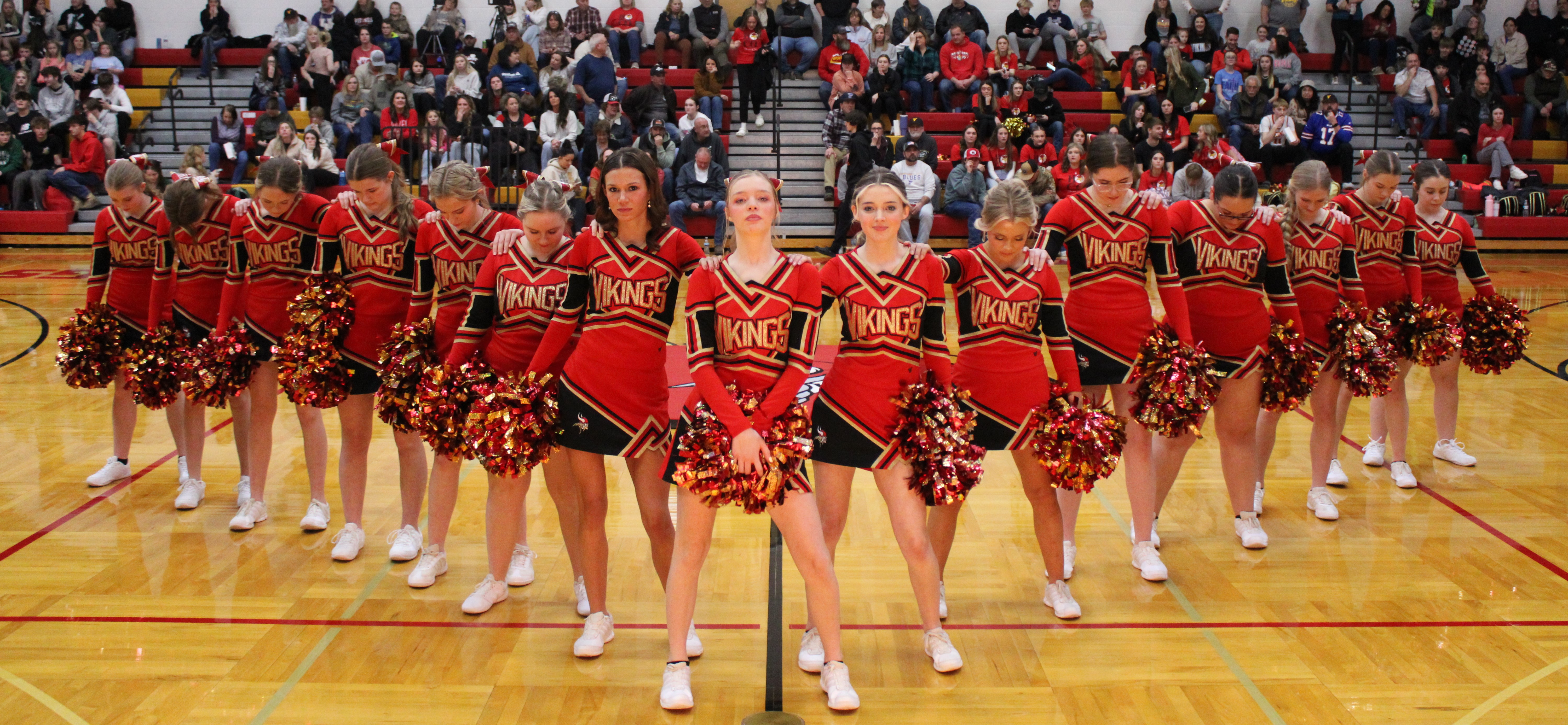 cheerleaders dancing