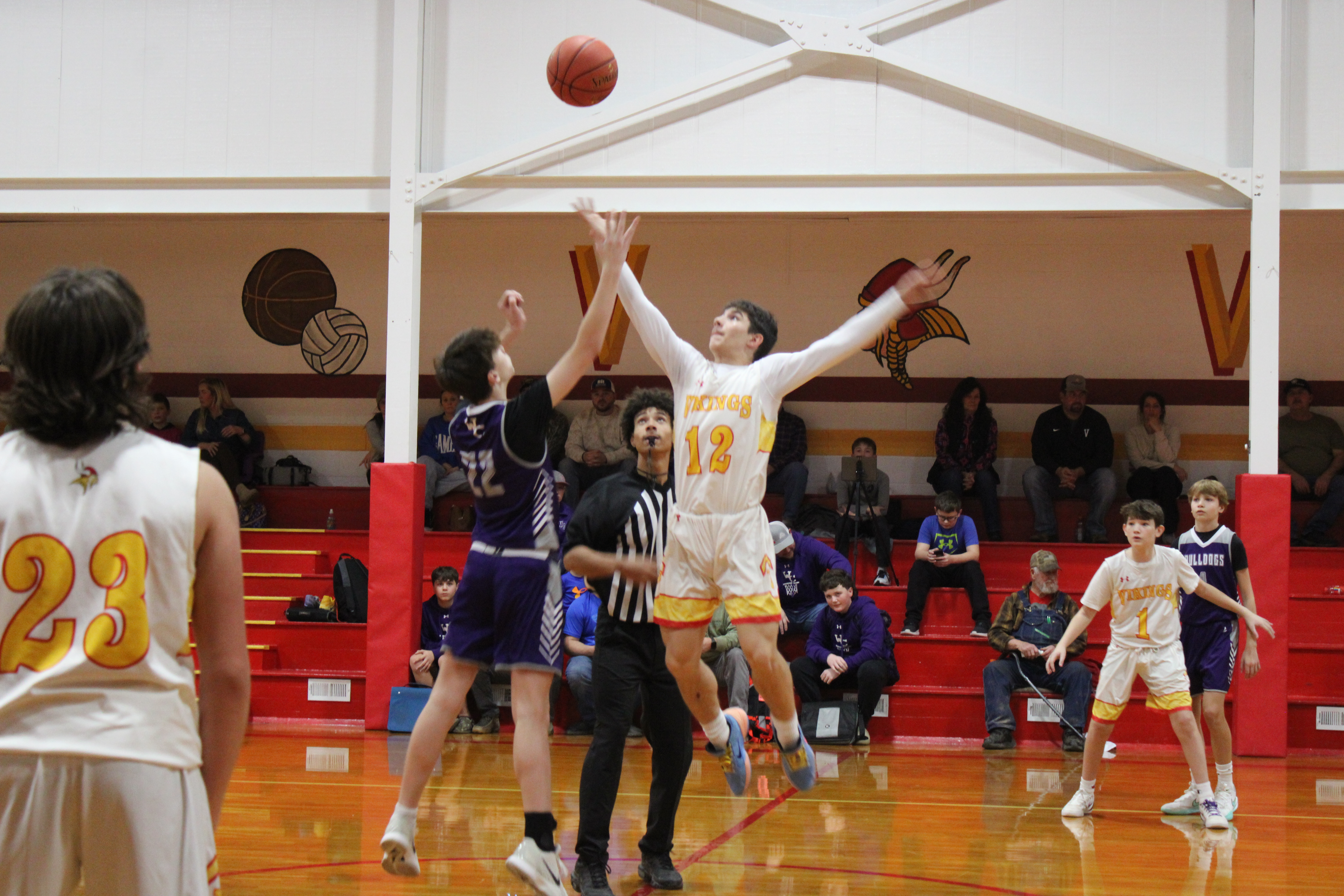 Basketball jump ball