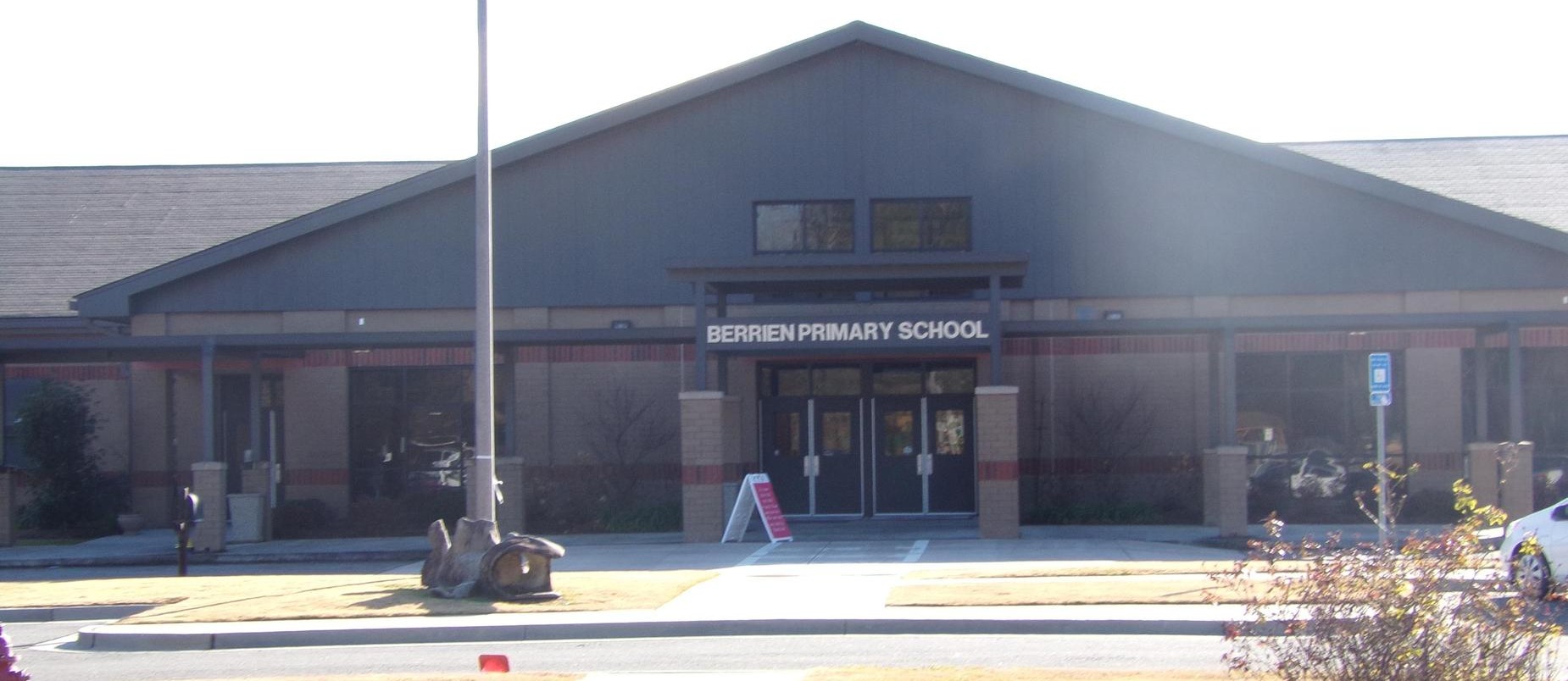 photo of the front of berrien primary school