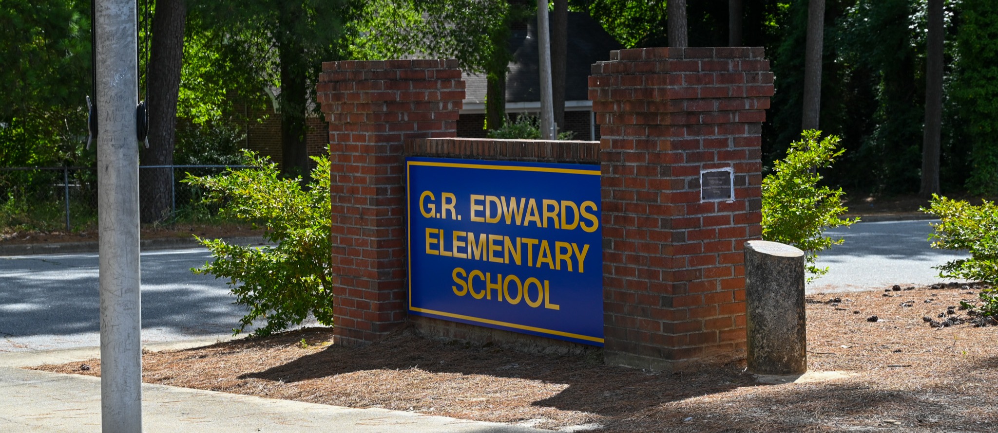 Photo of a sign that reads "GR Edwards Elementary School"