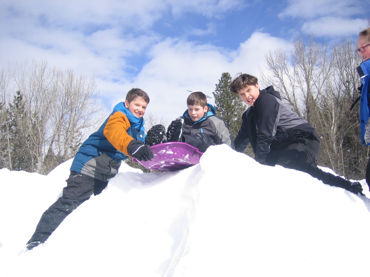 kids in snow mountain smiling to camera