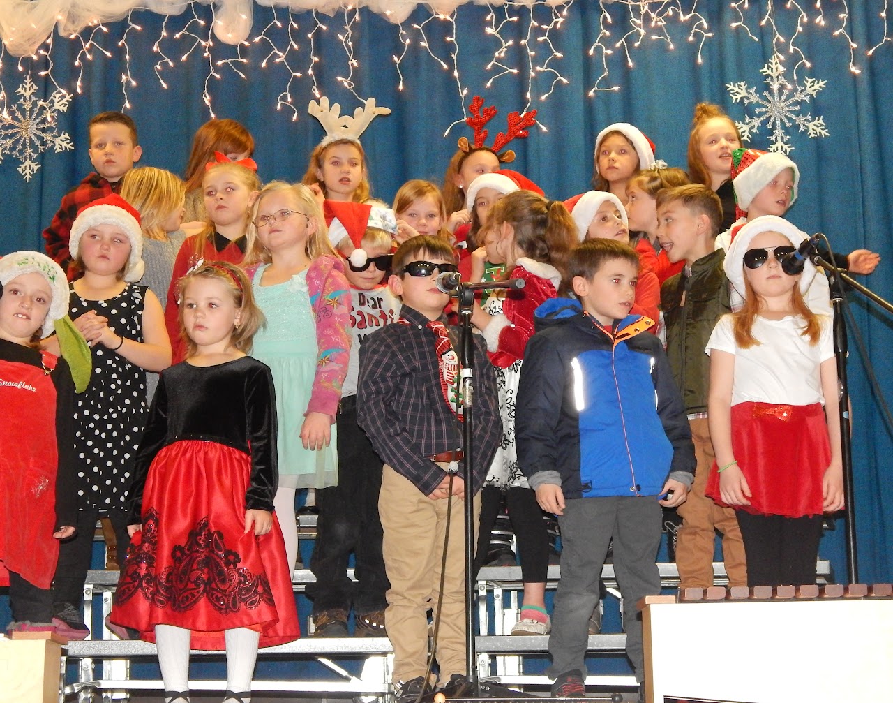 kids singing