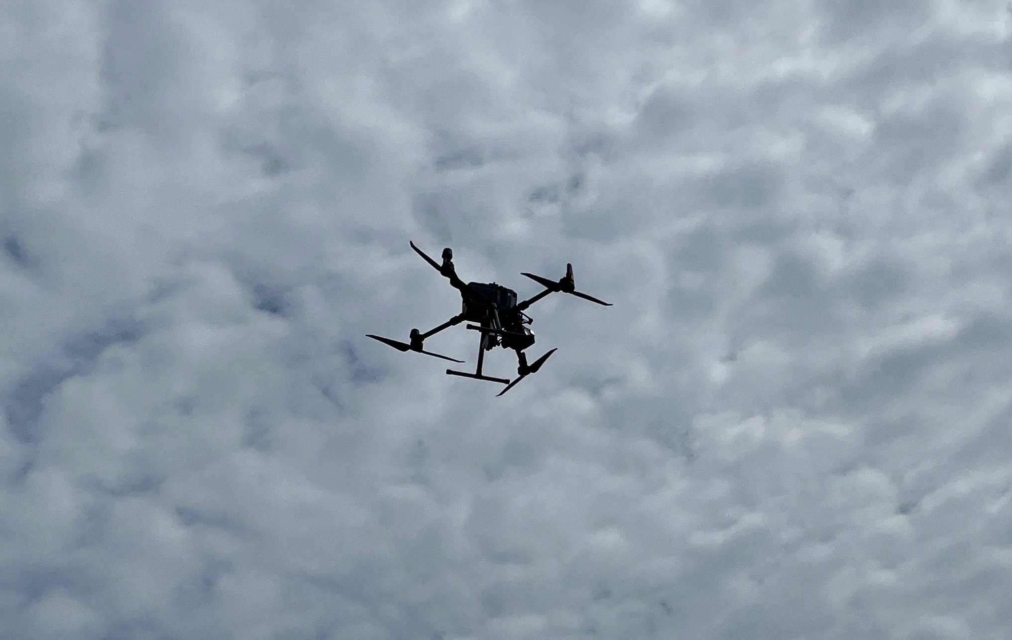 dron flying