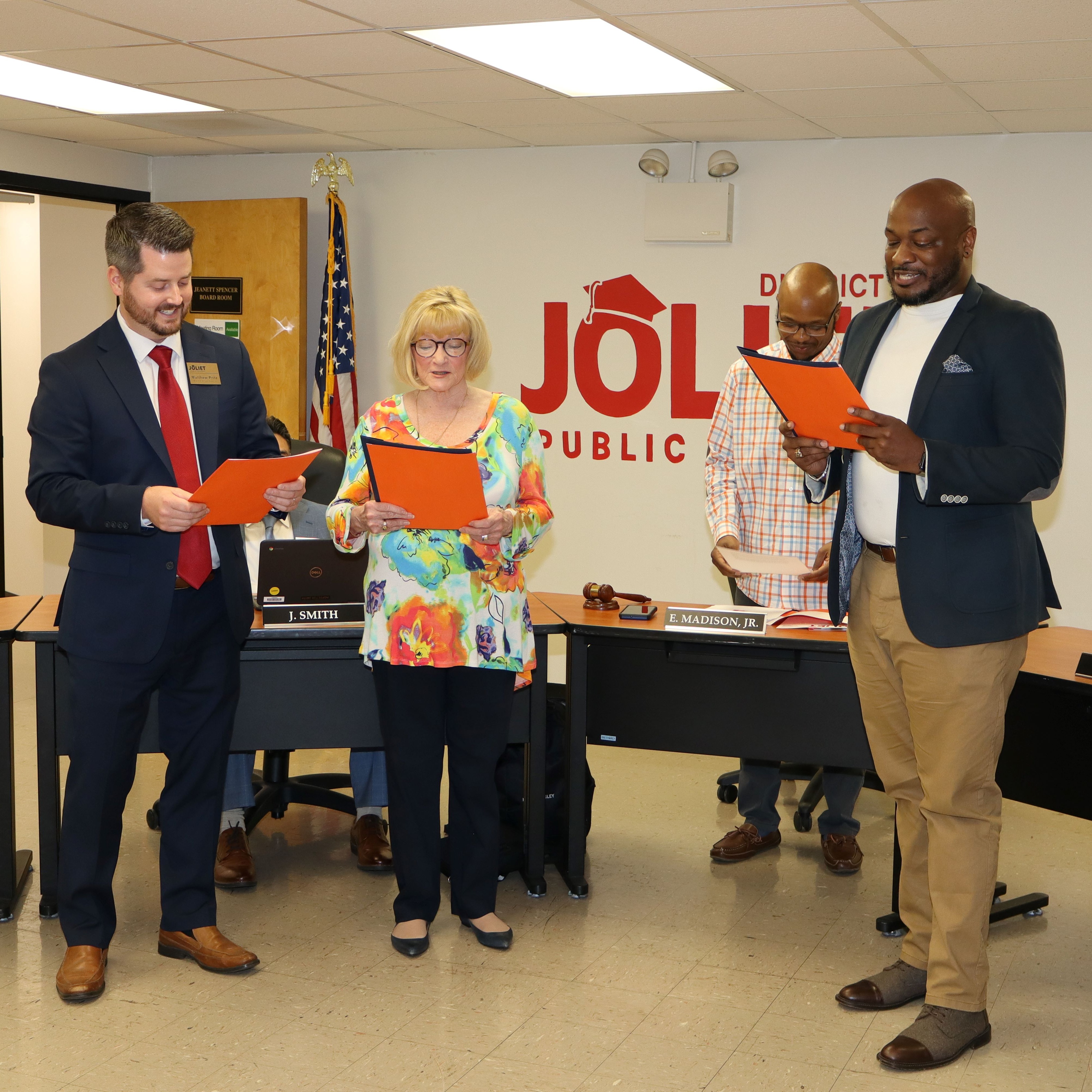School Board Members Take Oath of Office