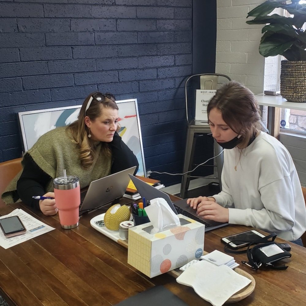 2 ladies working together