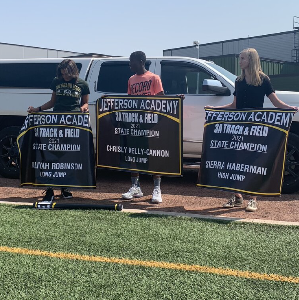 students holding state champion banners