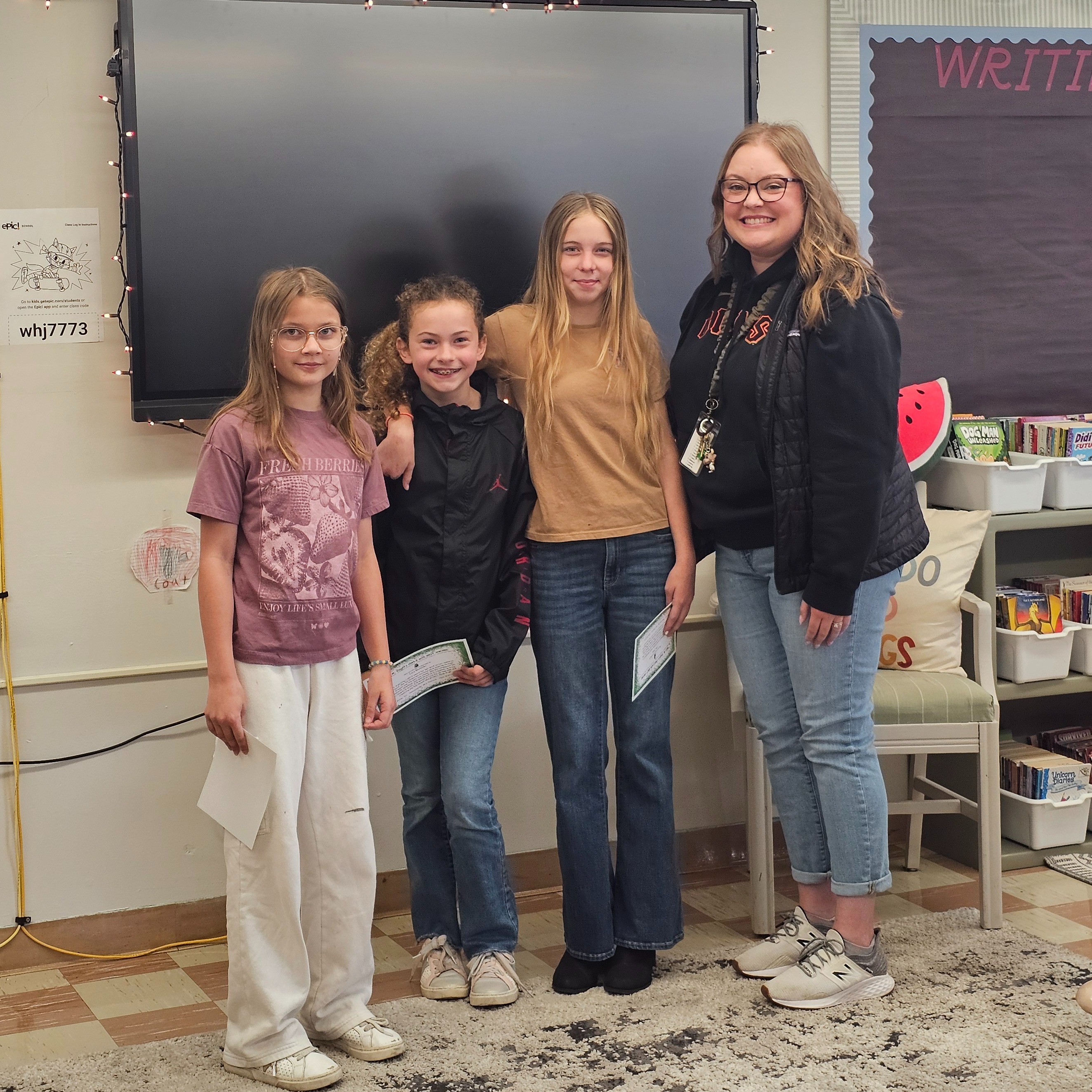 Alaina Dunnington, Lucy Masteller and Luna Jones