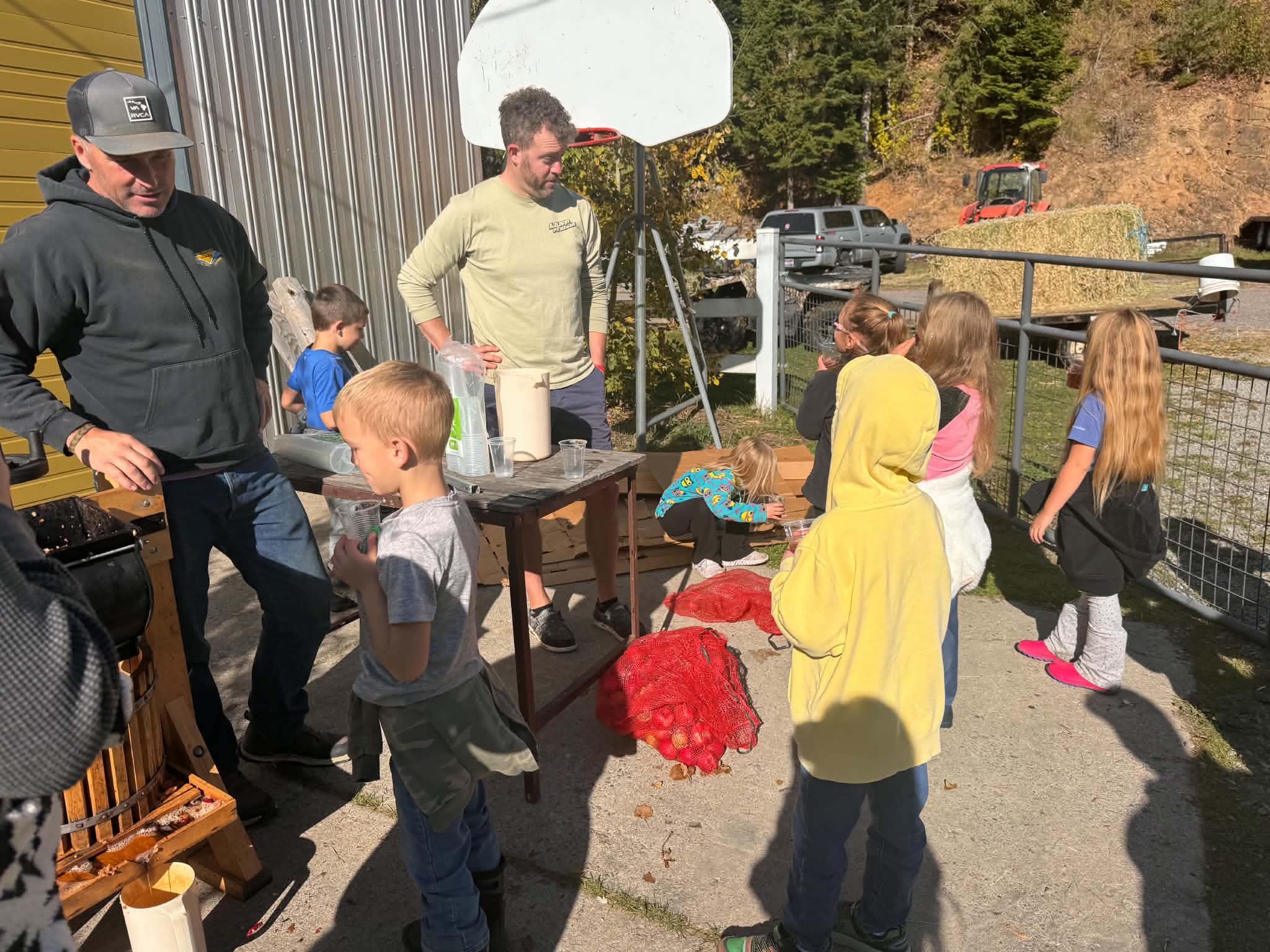 students on field trip to farm