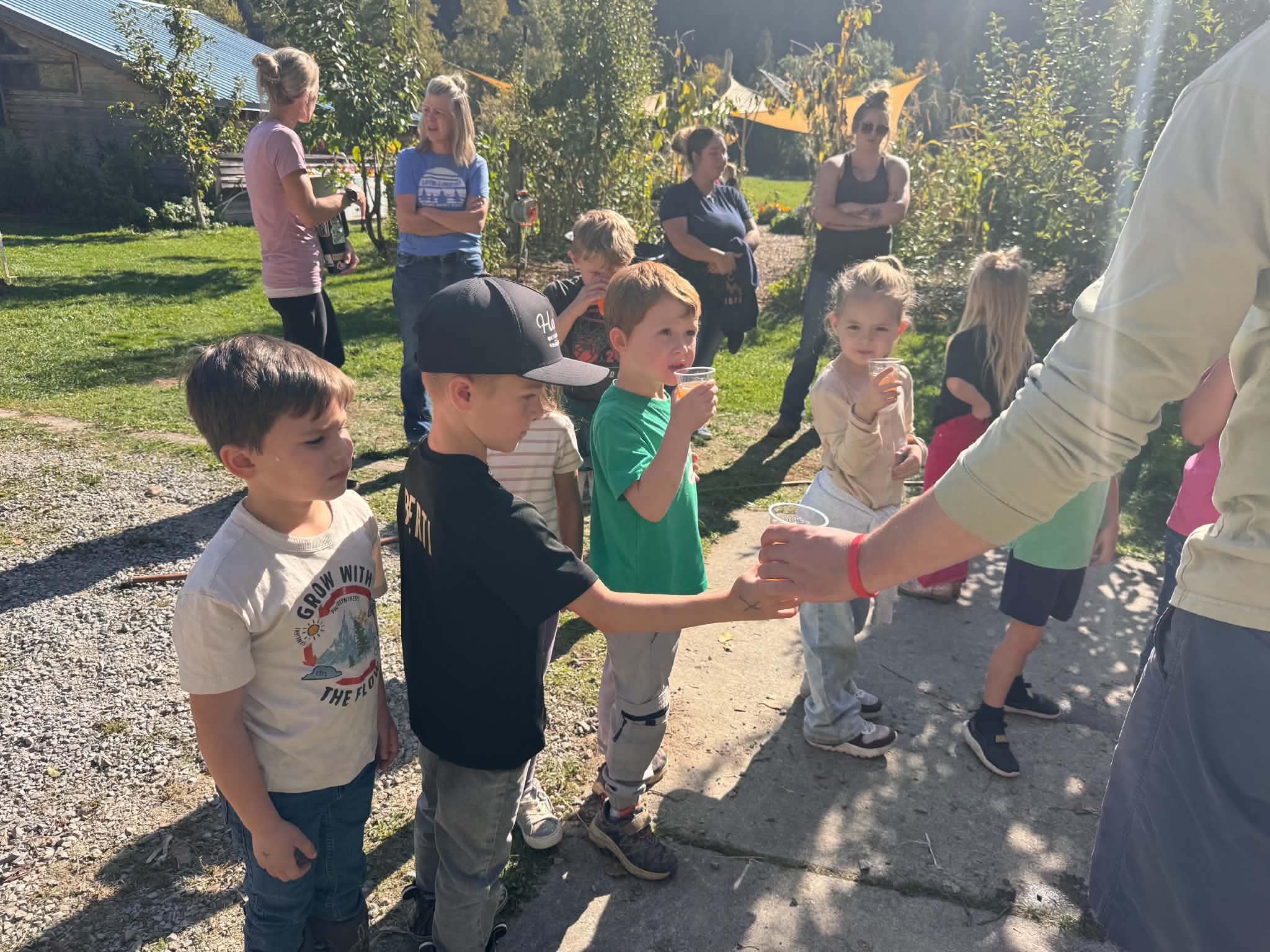 students on field trip to farm