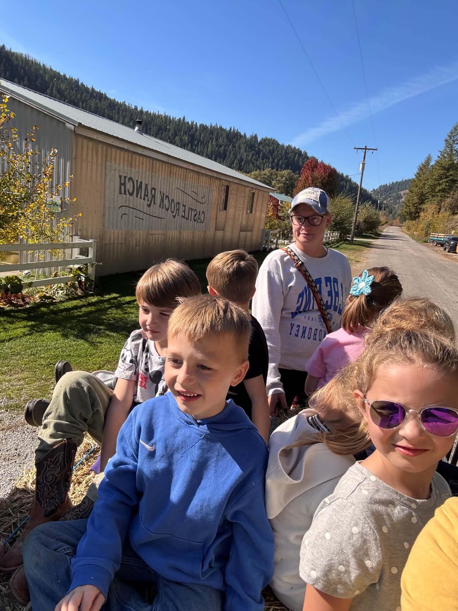 students on field trip to farm