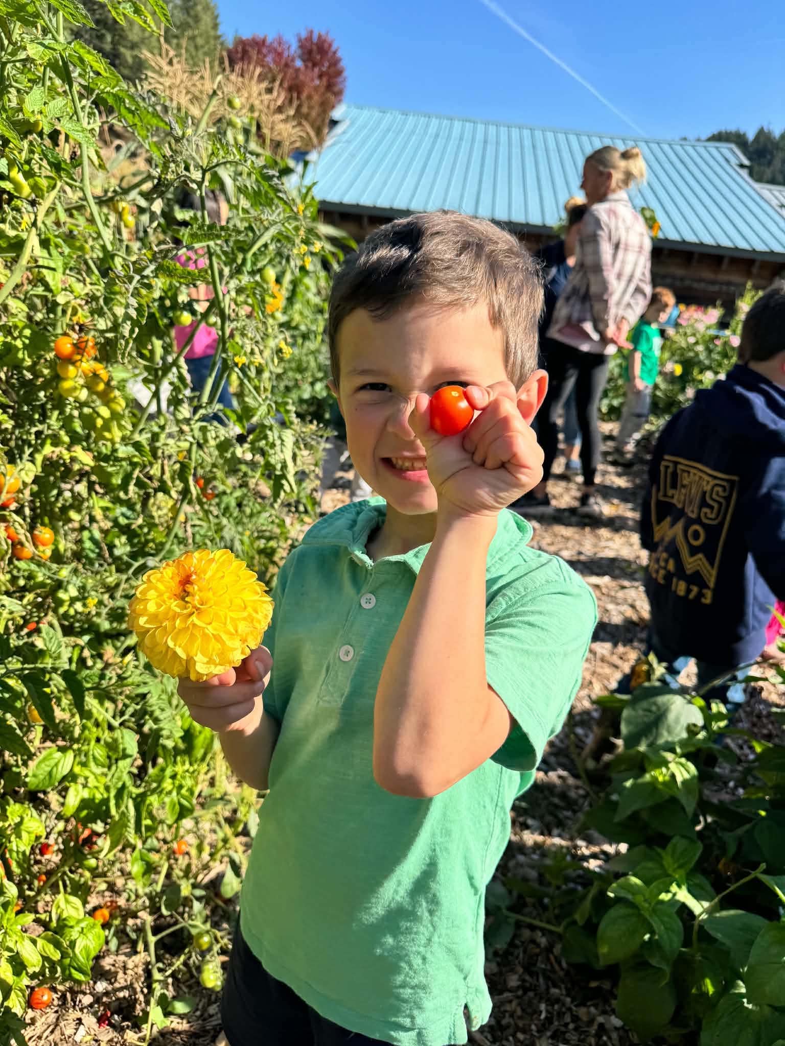 students on field trip to farm