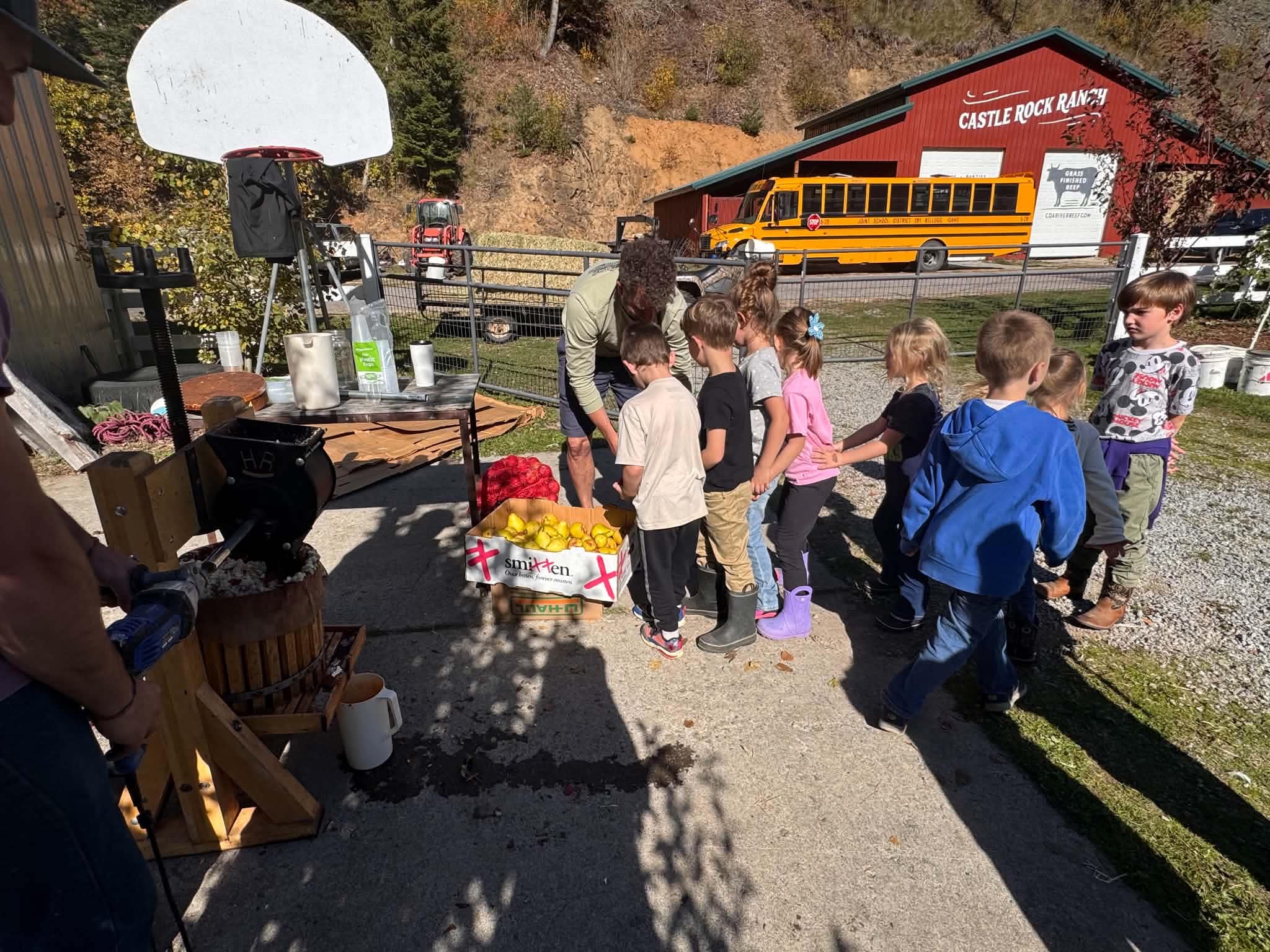 students on field trip to farm