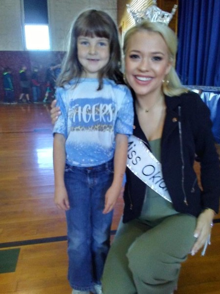 Miss Oklahoma, Addison Price, visited PK-6th grade students.