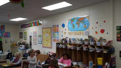 A classroom filled with lots of desks and chairs