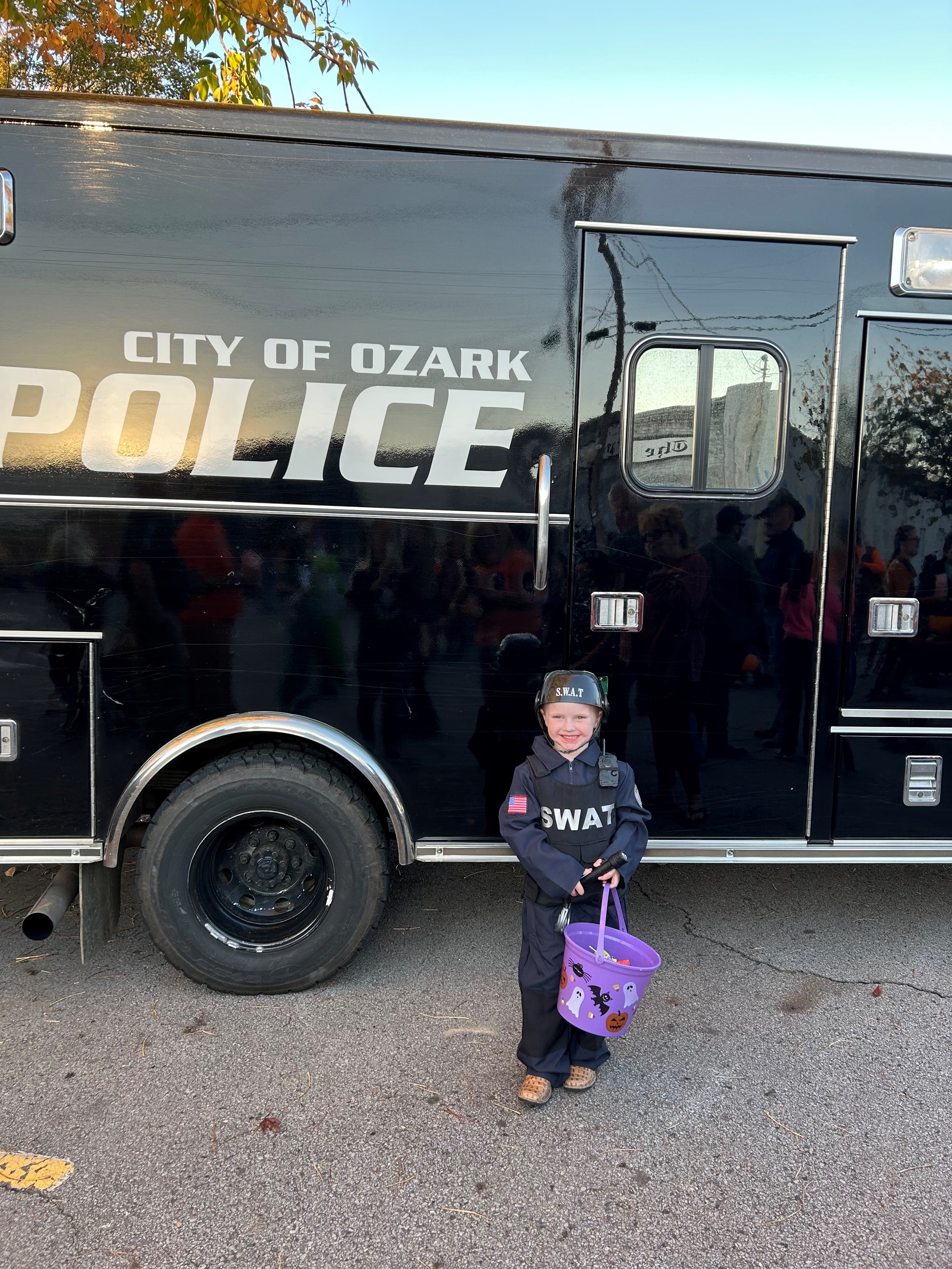 Police depart handing out candy