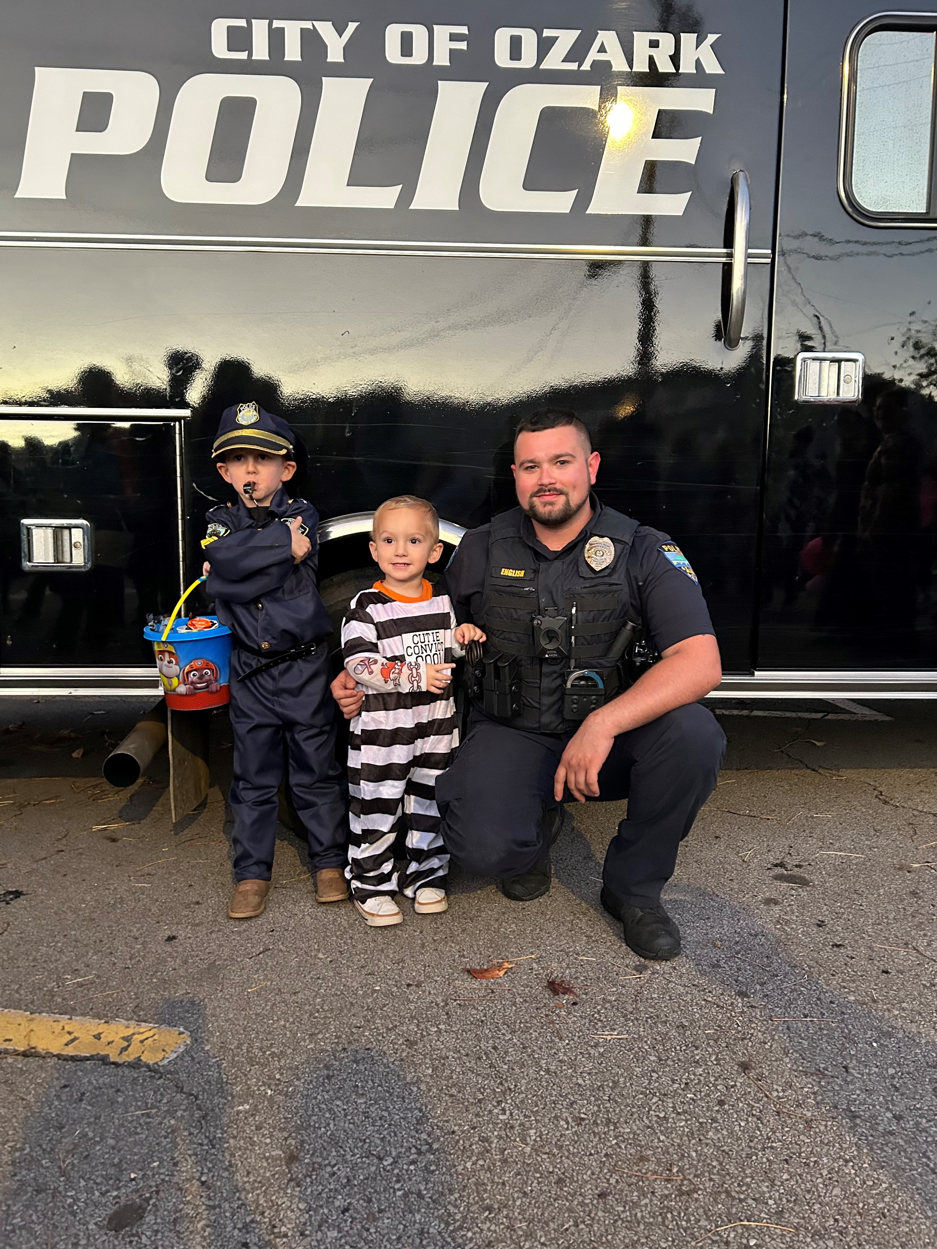 Police depart handing out candy