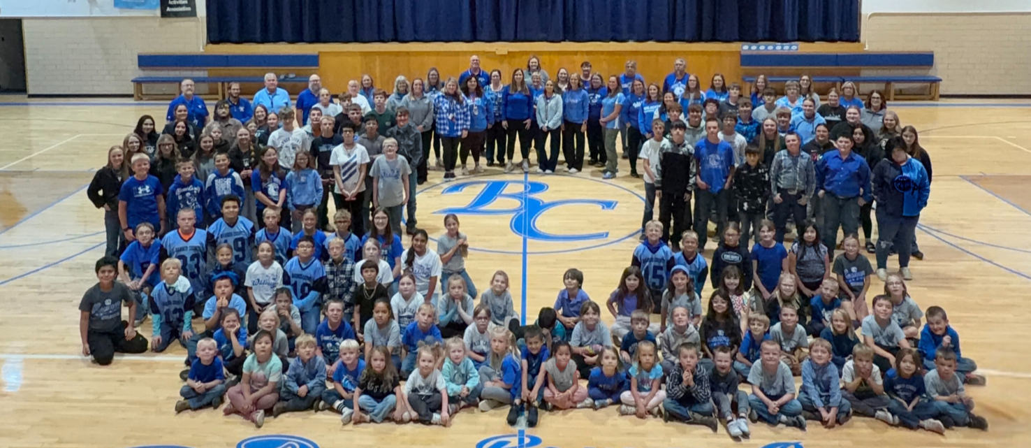 Students and Staff picture at the beginning of the school year