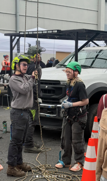 Student uses pully at a trade fair