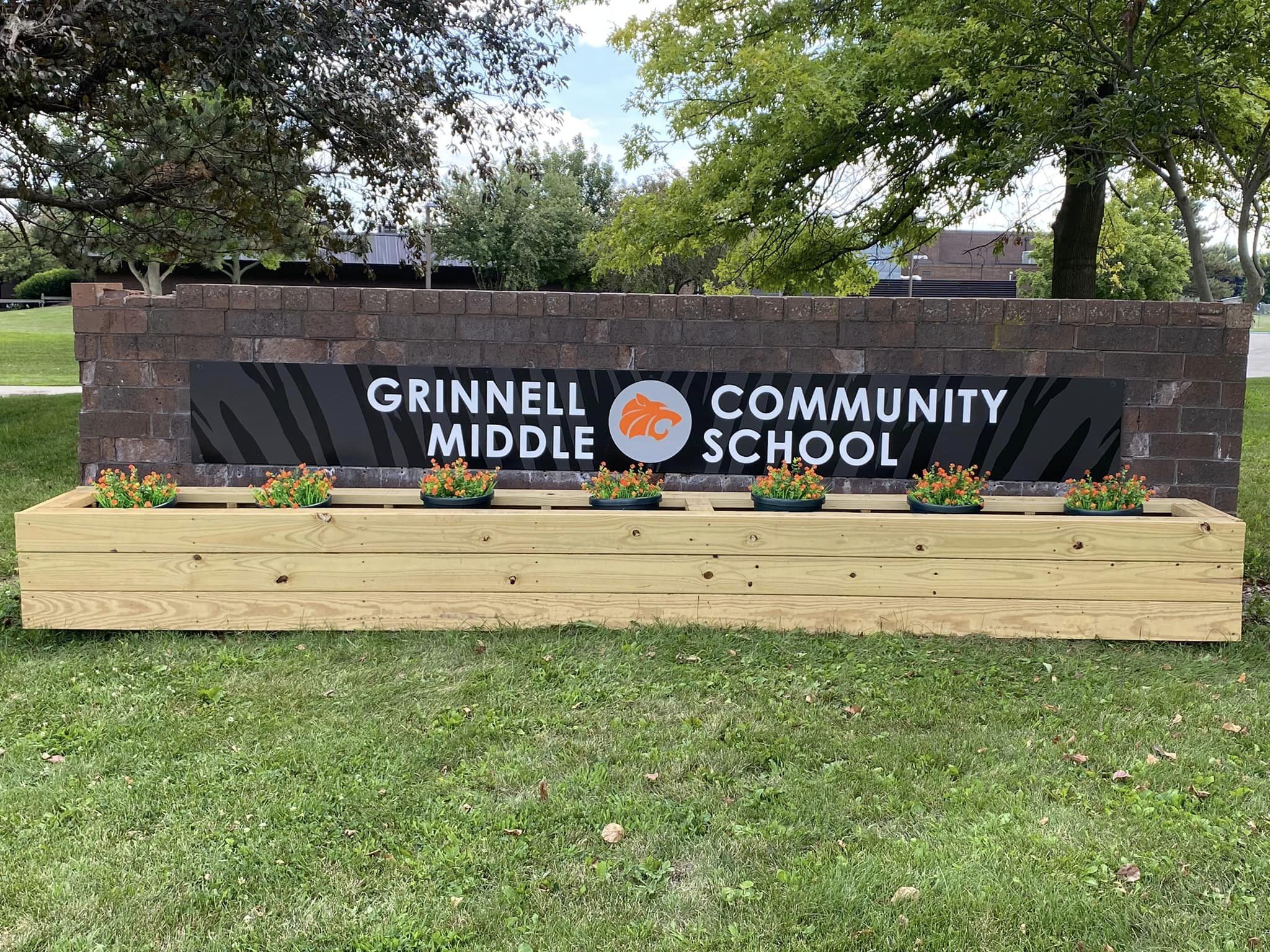 Grinnell Middle School Sign outside