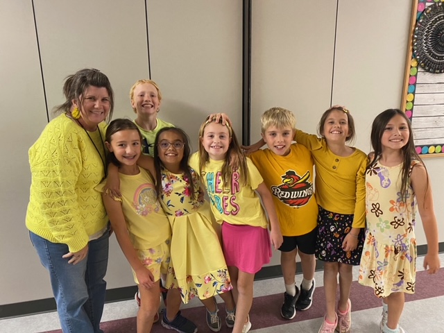 Mrs. Wheeler and the third grade class all in yellow for Color Wars Day