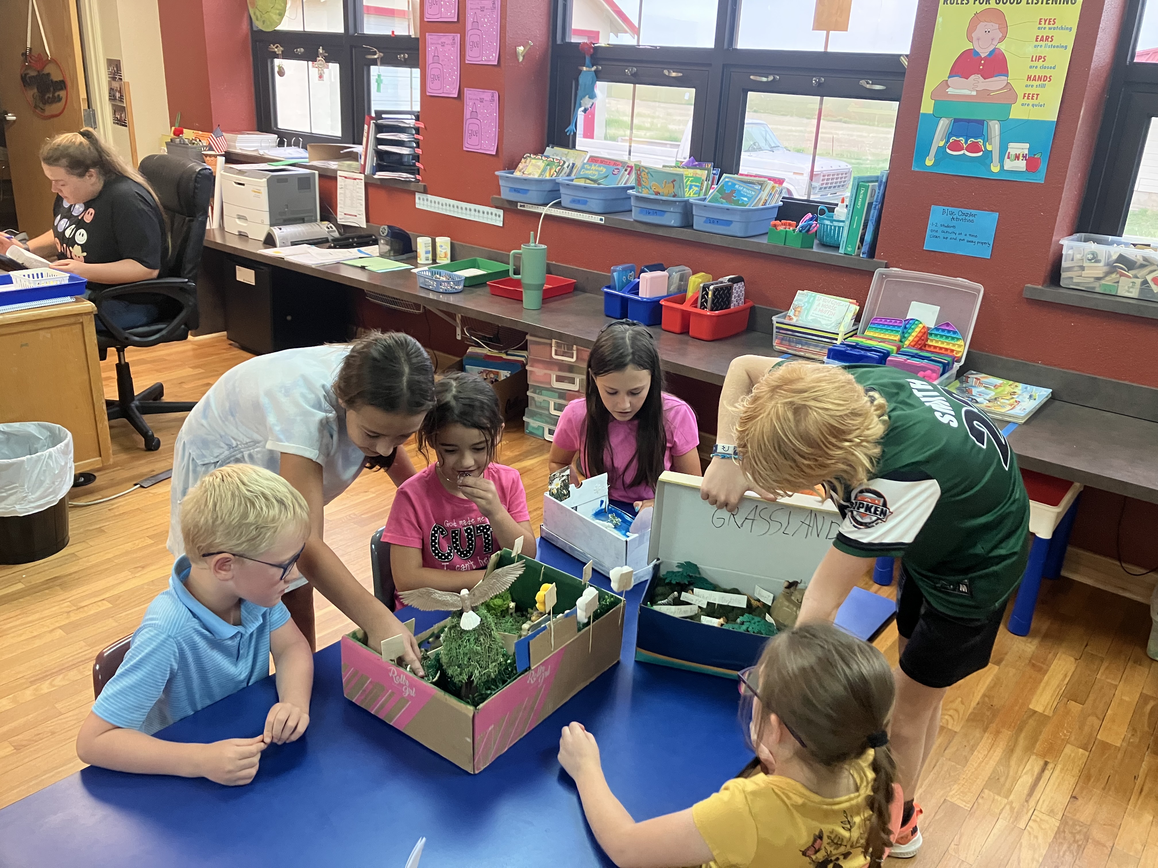 Fourth Grade shows off their habitats
