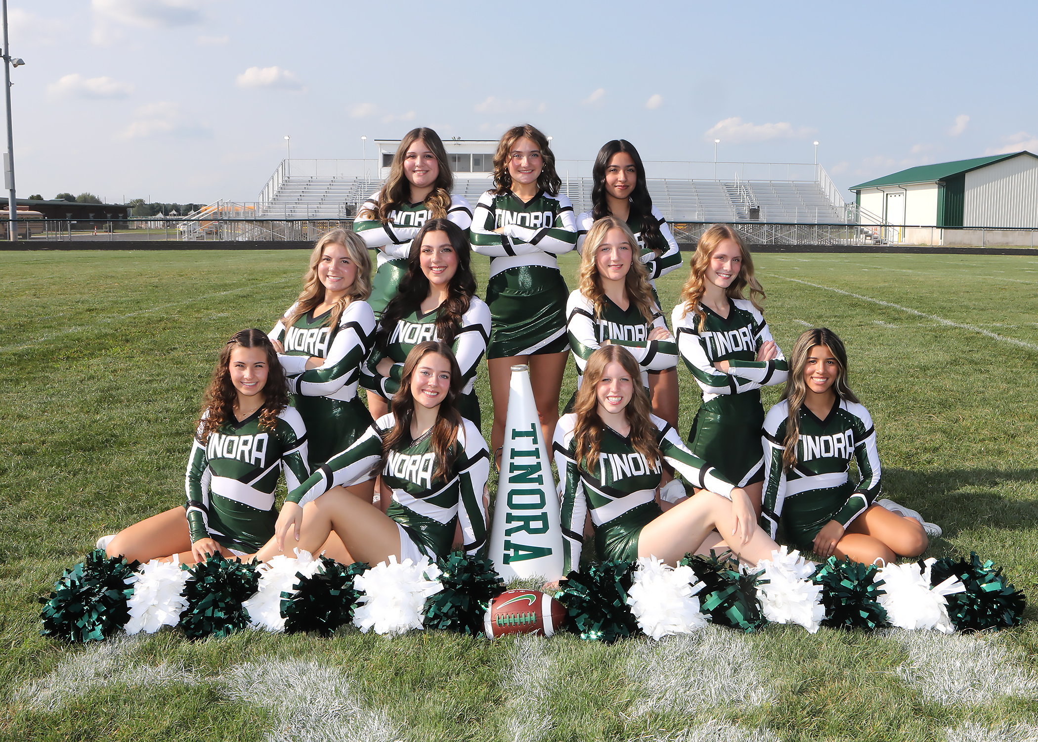 Fall-cheerleaders-varsity