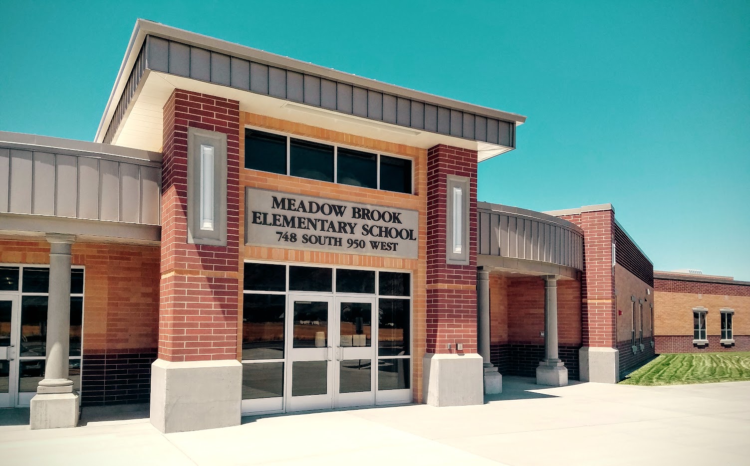 Meadow Brook Elementary Front Entrance