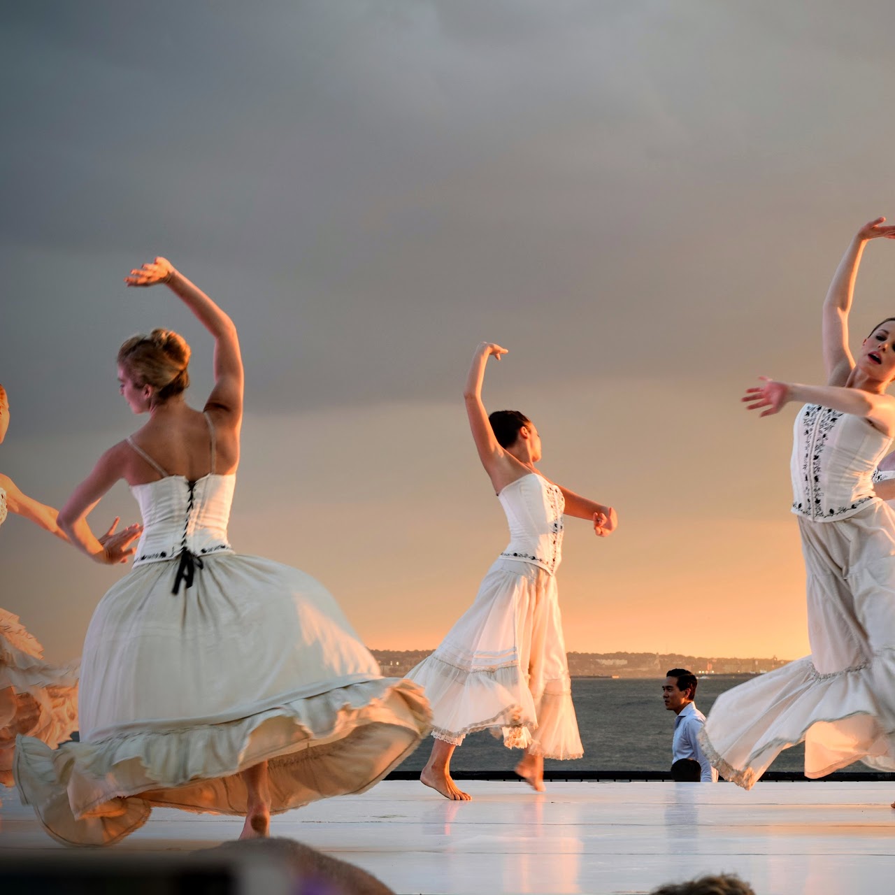 girls dancing