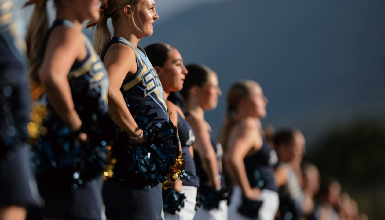 cheerleaders lining up