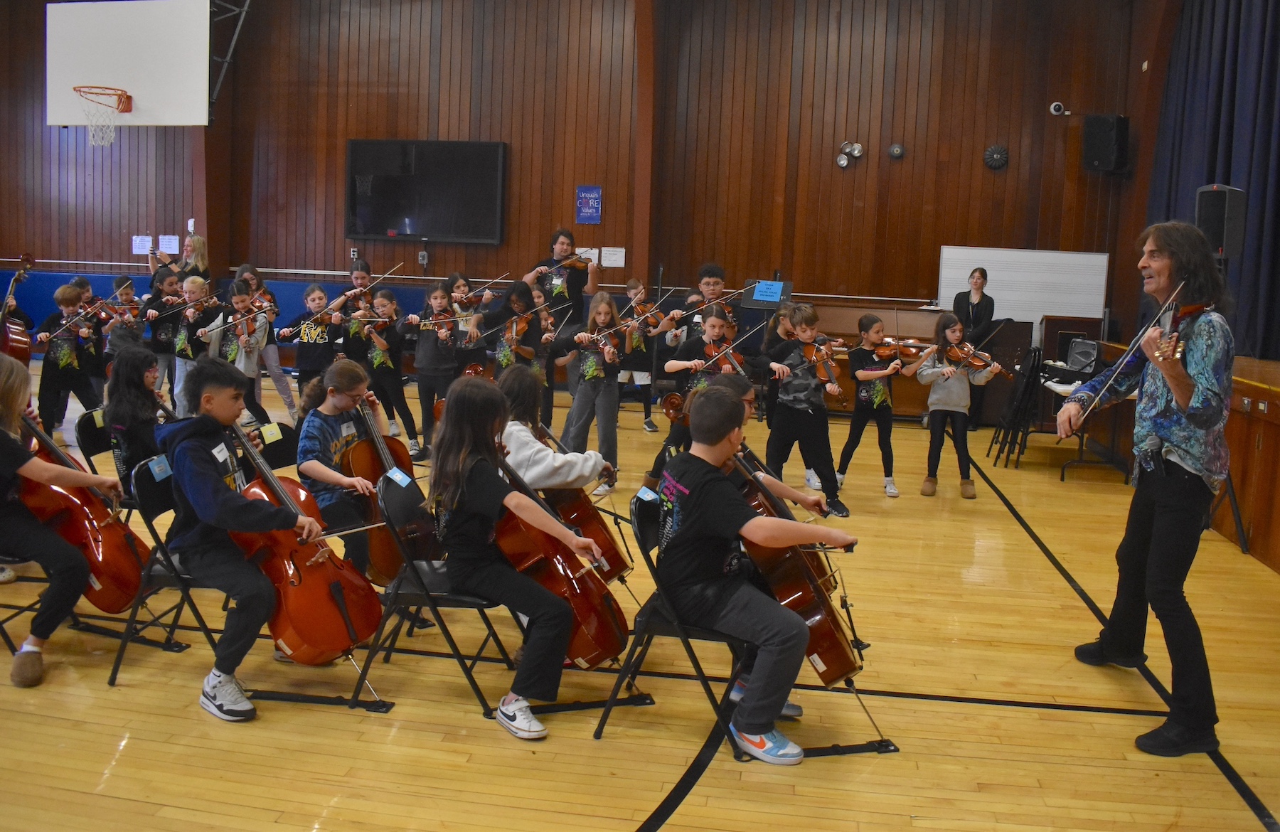 Mark wood visits Lockhart and Unqua to work with young string instrumental