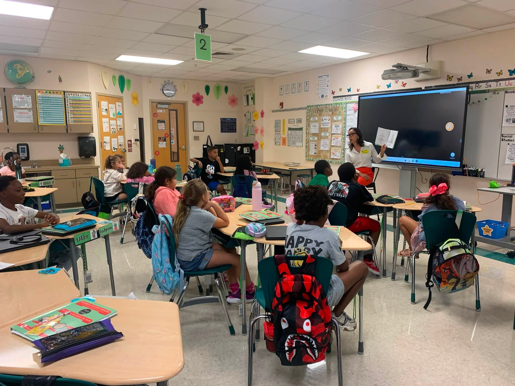 Talbott reads to POI Students