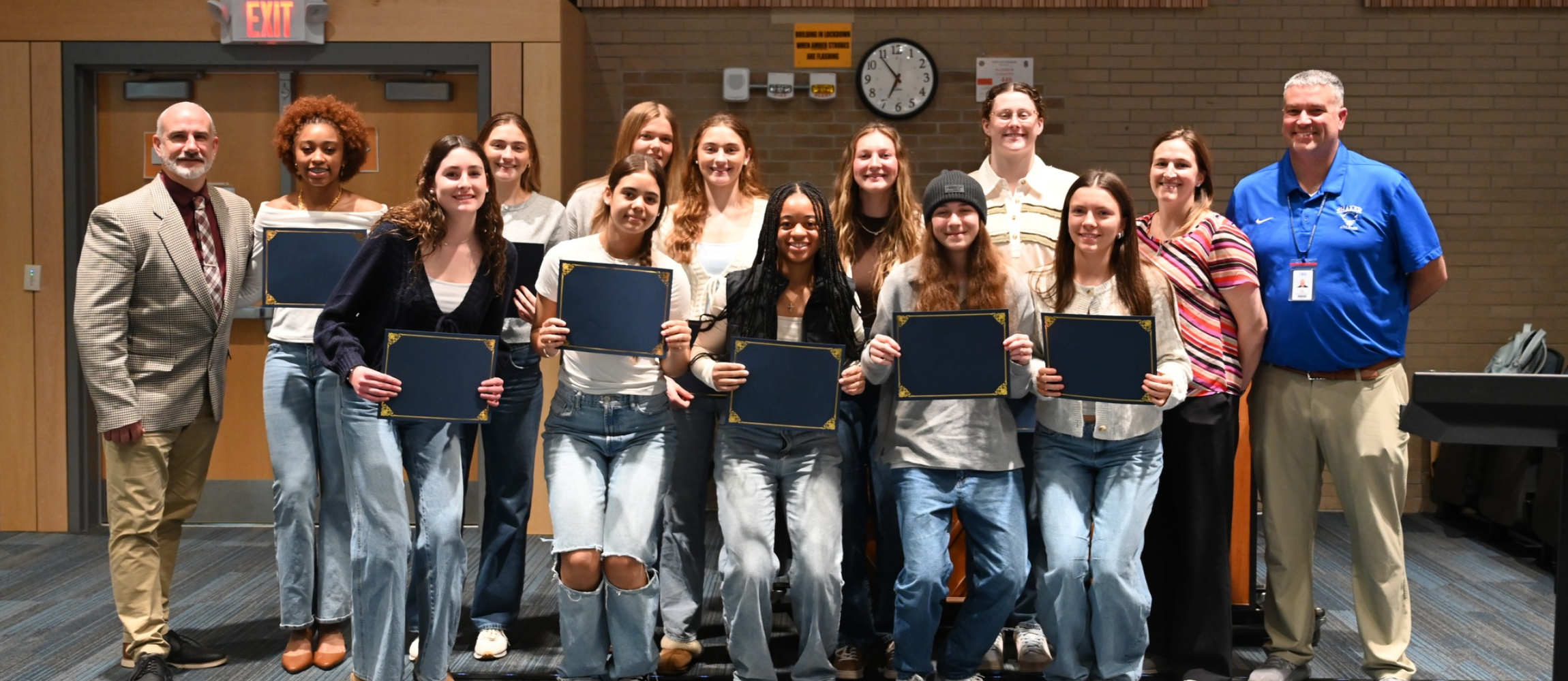 Shaker Girls Varsity Basketball team photo 