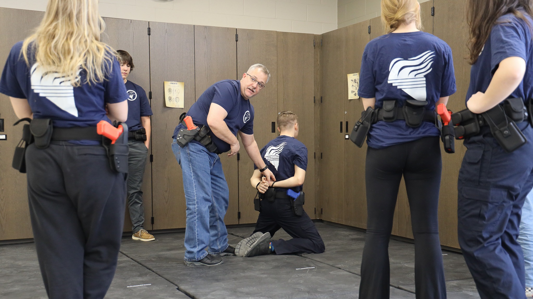 teacher demonstrating arrest technique