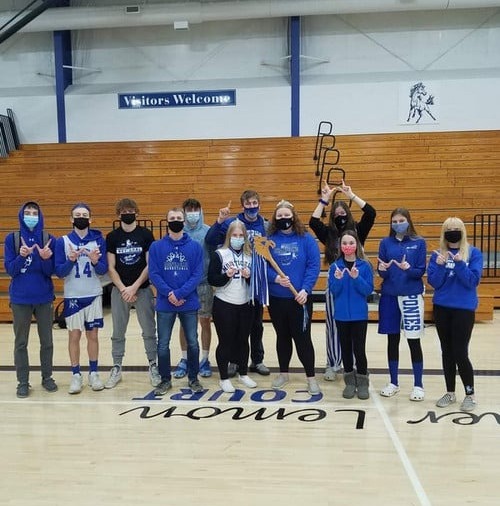 Seniors being Homecoming Champs