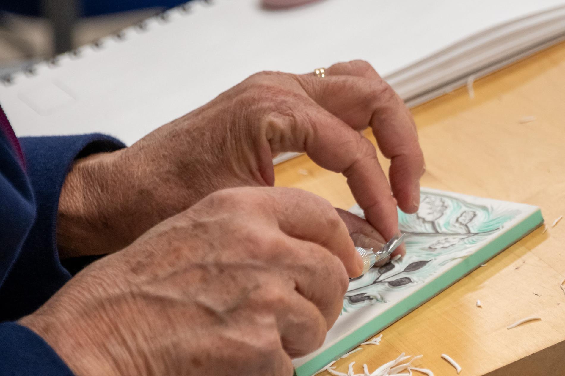 hands knitting