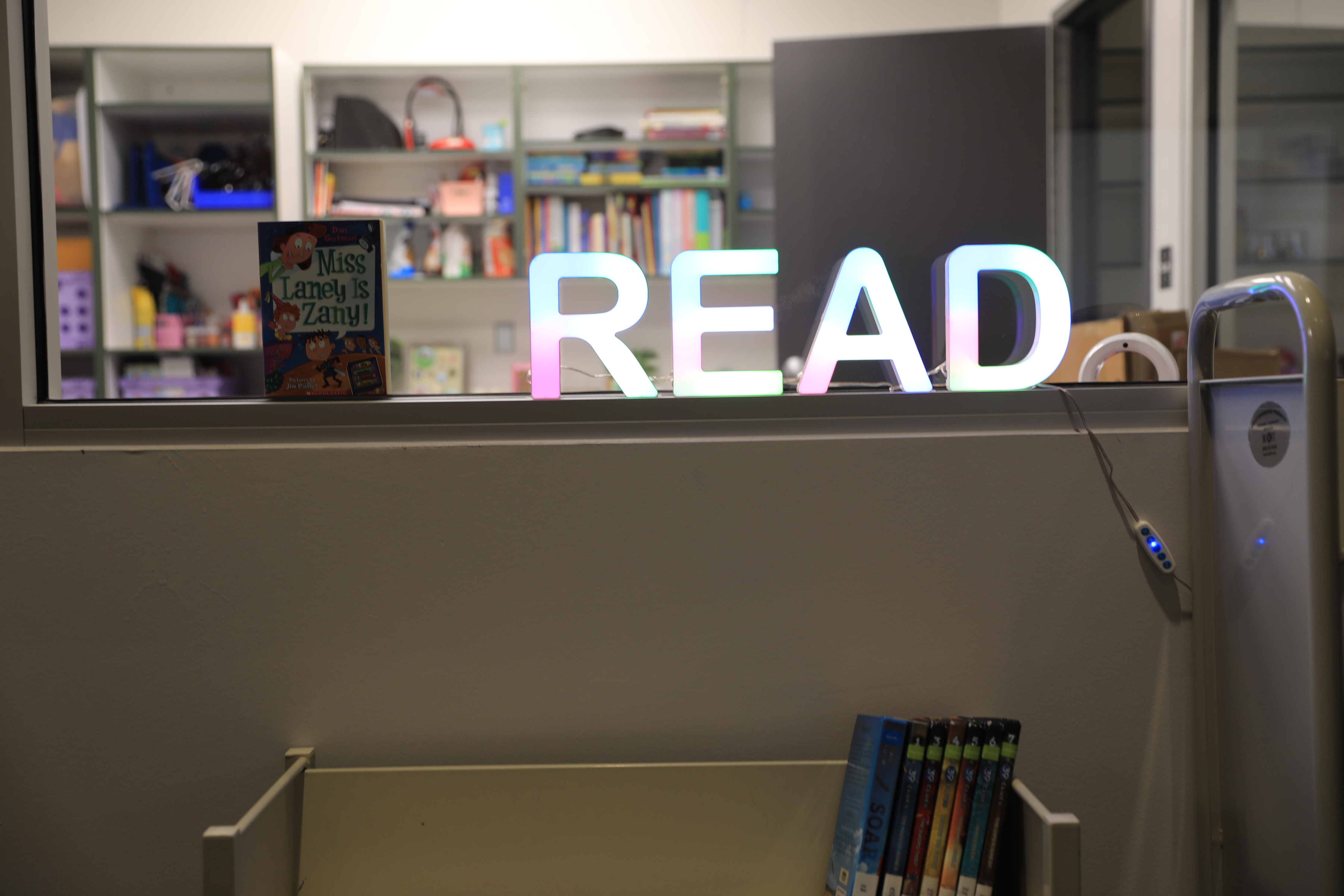 A sign encouraging students to Read at the new library at George Elementary