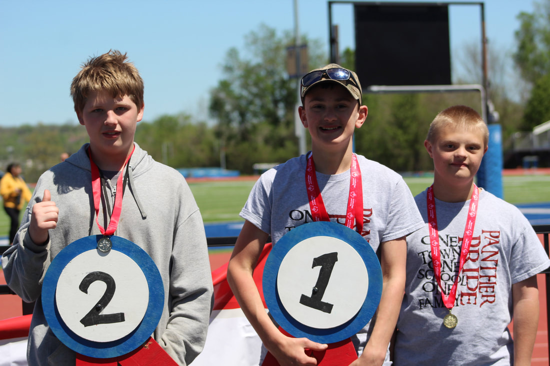 students getting their trophy