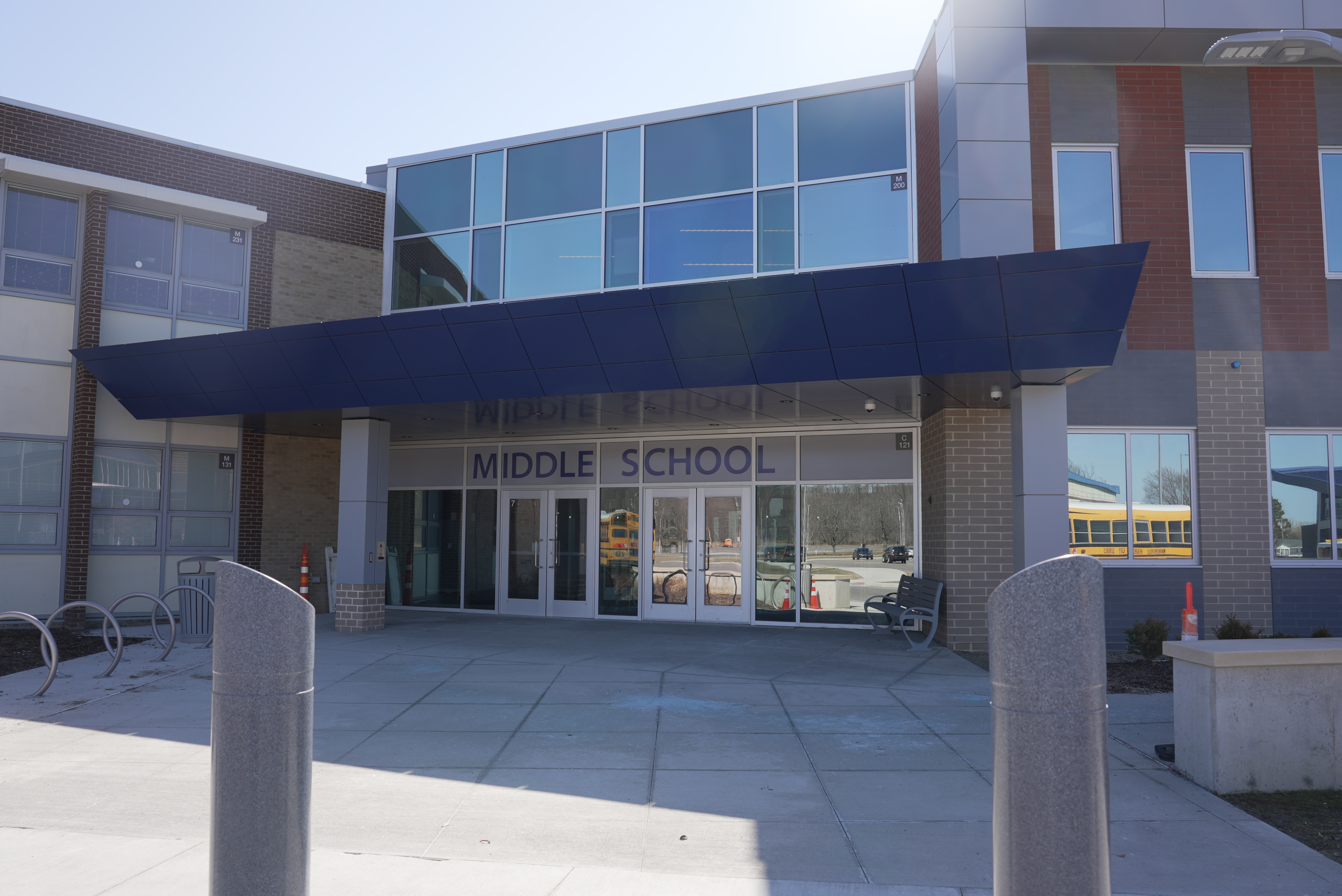 image of outside of warrensville heights middle school building