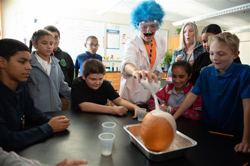 teacher ans student in the lab doing an experiment