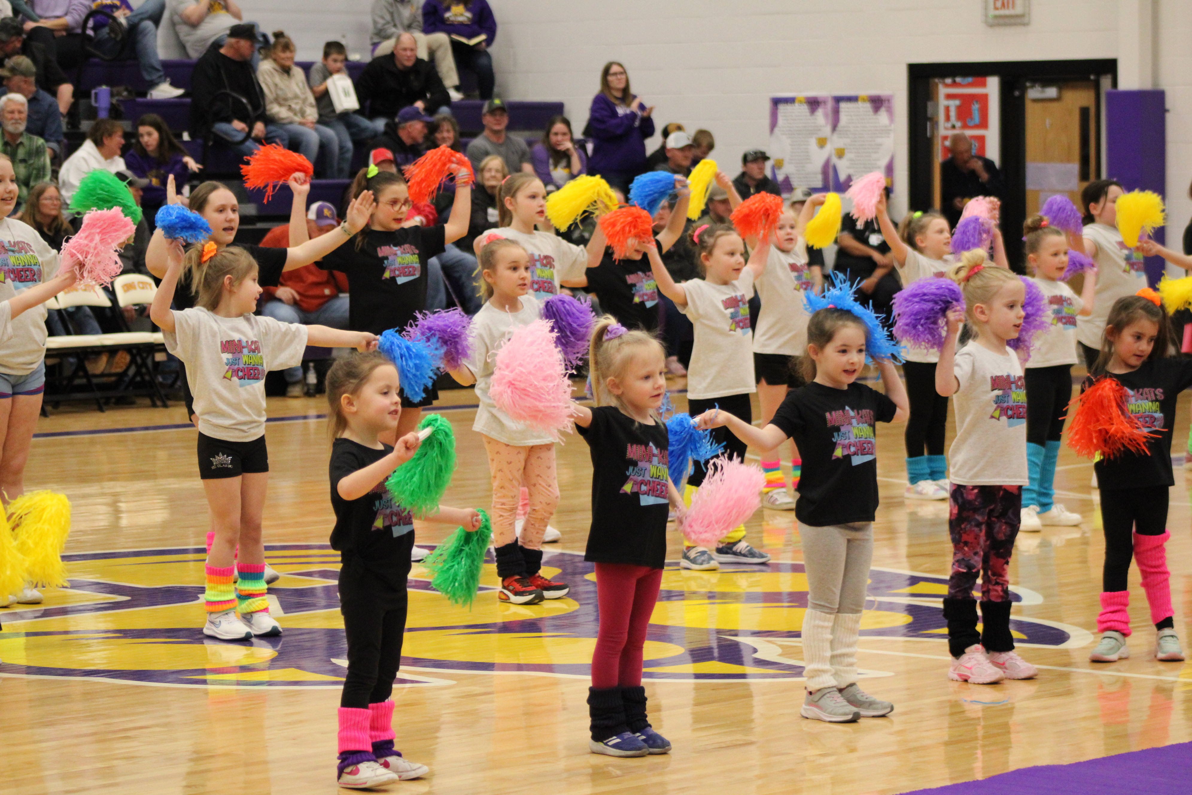 Mini Kats cheerleaders